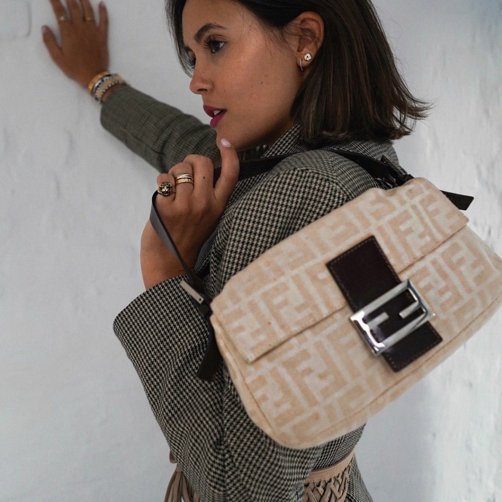 🍦SOLD FENDI ZUCCA BAGUETTE IN BEIGE🍦 - Picture 13 of 13